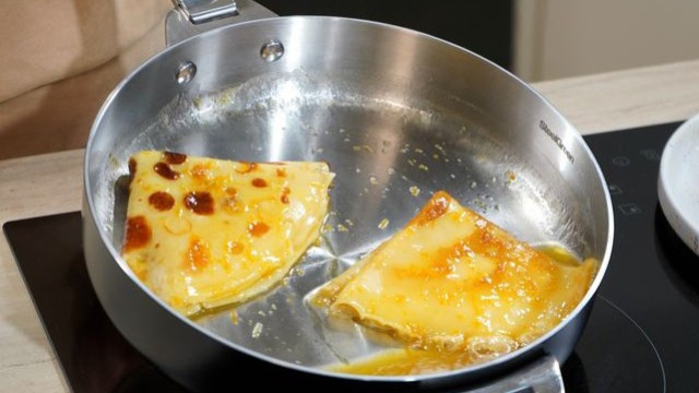 Faut-il culotter une poêle en inox ?